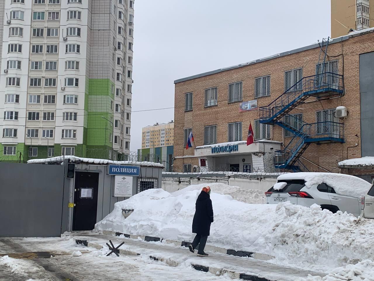 В Москве женщина родила ребенка прямо на улице, что говорят рабочие,  которые ей помогали - 31 января 2024 - МСК1.ру