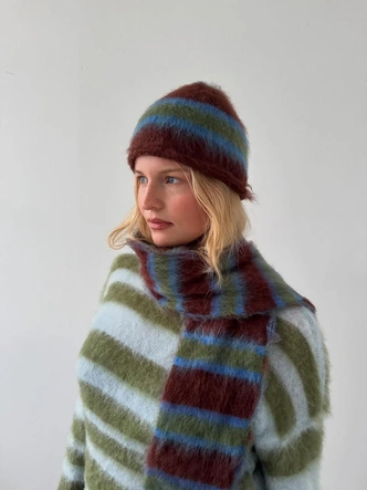 Яркая шапка&nbsp;&mdash; главный зимний аксессуар: 8 моделей от российских дизайнеров