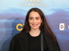 Виктория Дайнеко и ее второй муж познакомили дочерей: «Иногда Лиза говорит: „Мам, девочкам так повезло“»