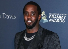 Располнел, поседел и ведет себя как босс: первое видео Пи Дидди из тюрьмы после обвинений в сутенерстве и оргиях с насилием