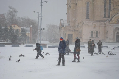 Schools cancel classes as temperatures plunge