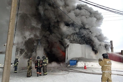 Пожар уничтожил 900 кв. м цеха свечей в Нижегородской области