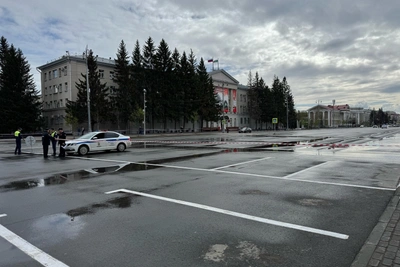 В Кургане центральную площадь перекрыли лентой из‑за репетиции парада