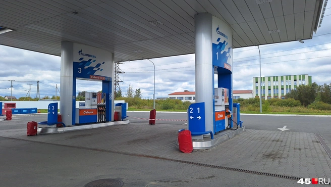 «Газпромнефть» на Бурова-Петрова стояла пустой, в наличии только дизель | Источник: Александр Лисихин / 45.RU