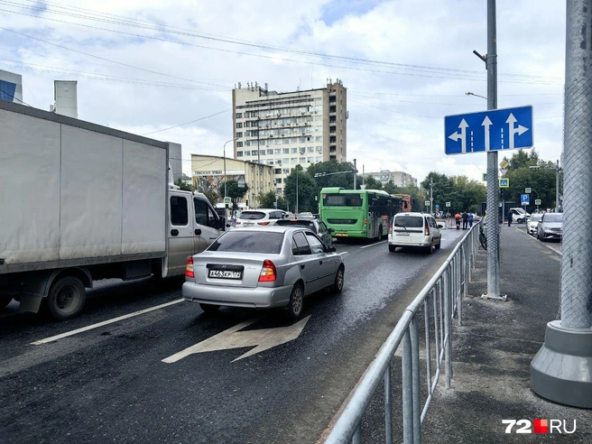 Где пробка? Вот, пожалуйста. Обычно такое бывает только в часы пик | Источник: Павел Красоткин / 72.RU