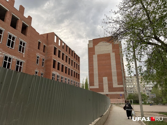 Школа находится прямо во дворах | Источник: Андрей Бирюков / UFA1.RU