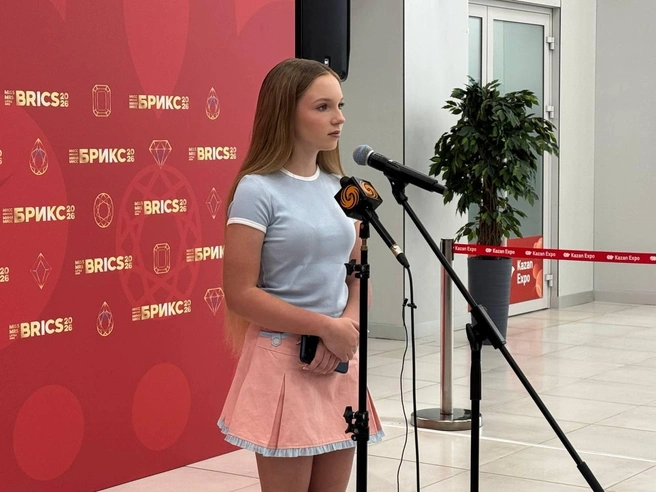 Певица Бэтси приехала поддержать участниц «Мисс БРИКС». Она рассказала, какое на нее впечатление произвела претендентка на титул «Маленькой мисс» Милана Киселева | Источник: Анастасия Харитонова / MSK1.RU
