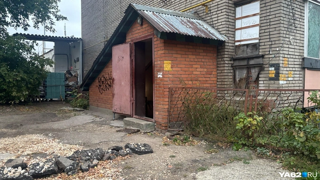 Вы знали, что в этом непримечательном месте милая рюмочная? | Источник: Виктория Улитова / YA62.RU