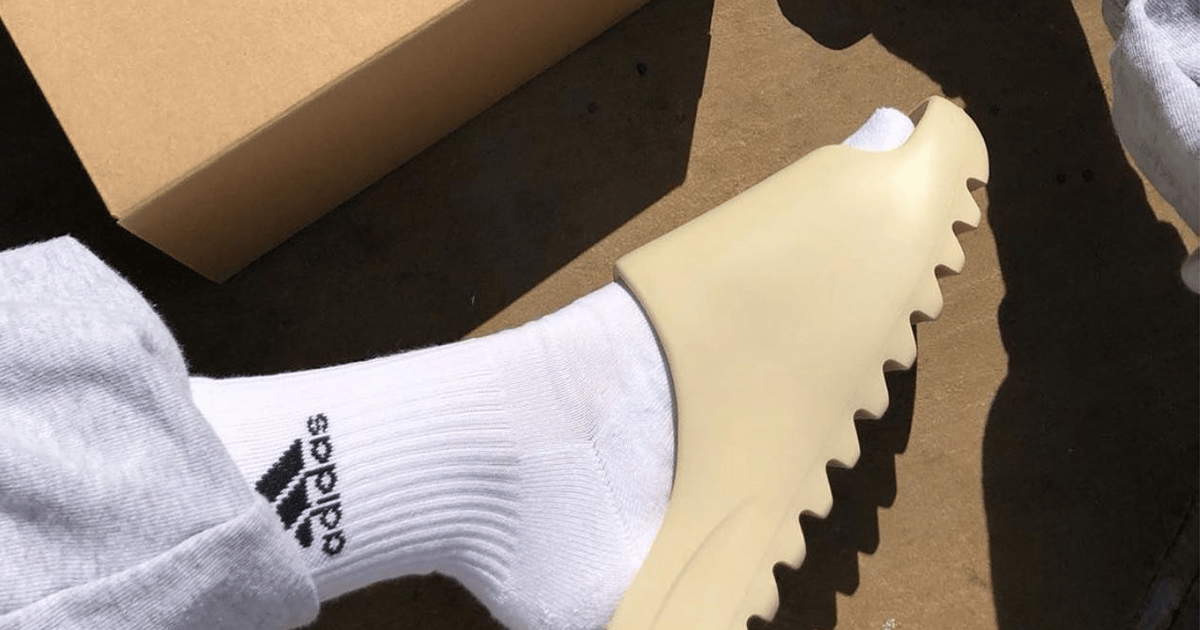 Ставим лайк: модные шлепки, которые выглядят как Yeezy Slide, а стоят ...