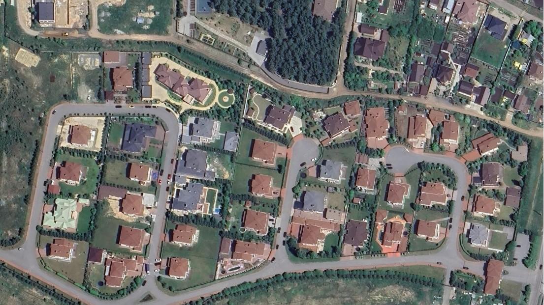 «Холмс» в 2005-м и 2025-м | Источник: Google Earth