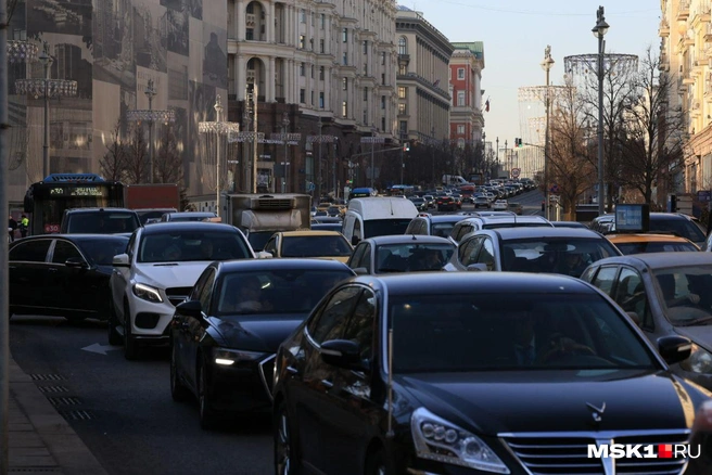 Центр Москвы сковали пробки. Показываем, что происходит на главных улицах города | Источник: Артем Устюжанин / MSK1.RU