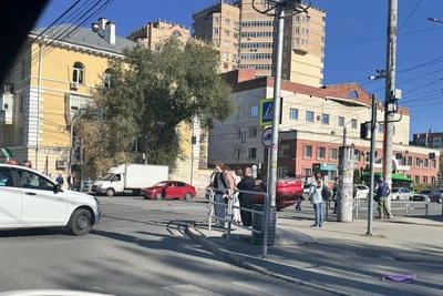 ДТП с переворотом в Челябинске: три машины, пробка