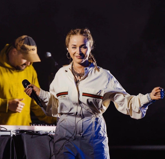 Анну также называют матерью драконов из Ярославля | Источник: annaromemusic / Instagram.com