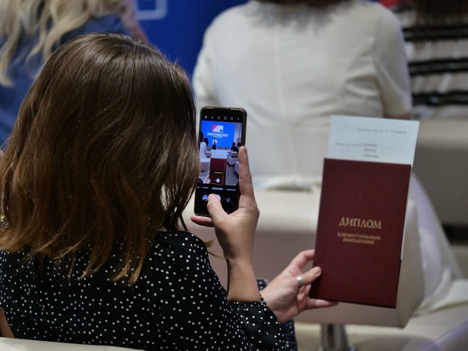 После успешного завершения обучения выпускники получают диплом о профессиональной переподготовке | Источник: НОВОСИБИРСКИЙ ГОСУДАРСТВЕННЫЙ УНИВЕРСИТЕТ АРХИТЕКТУРЫ, ДИЗАЙНА И ИСКУССТВ ИМЕНИ А.Д. КРЯЧКОВА