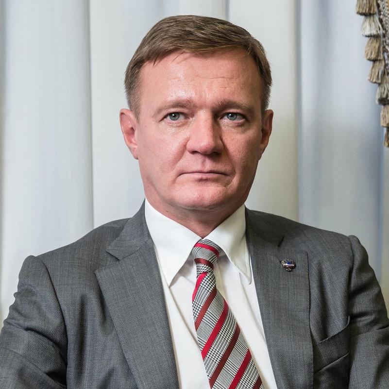 Дочь Старовойта на кладбище: «Ты не увидишь, как я окончу университет, как стану врачом… Помним и любим!»