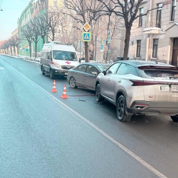 Камера сняла, как пешехода снесло с «зебры» на Красного Курсанта. Возбуждено дело | Источник: ГУ МВД России по г. Санкт-Петербургу и Ленинградской области