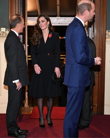 Строгая вуаль и жемчуга Елизаветы: Кейт Миддлтон появилась на публике после лечения от рака