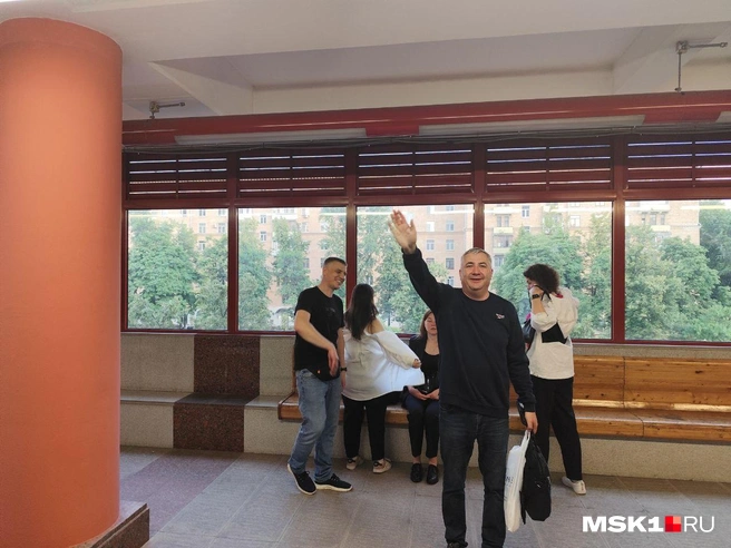 Москвичи махали вслед уходящему поезду | Источник: Игорь Мещанев / MSK1.RU