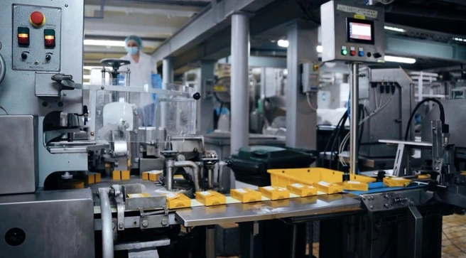 Завод в сутки перерабатывает 220 тонн продукции | Источник: «Молочная благодать»