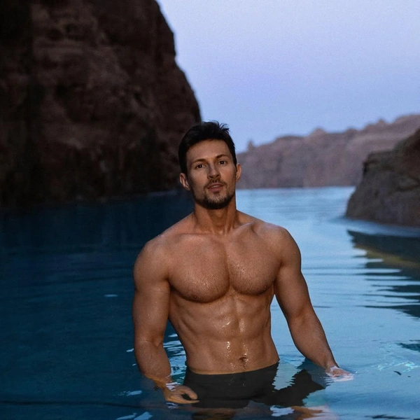 Павел Дуров искупался в озере Кольсай в Казахстане, хотя это запрещено законом | Источник: Instagram Павла Дурова