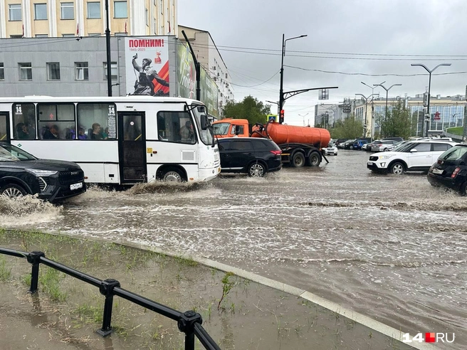 Вода повсюду | Источник: Илья Константинов / 14.RU