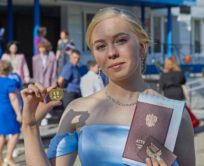Выпускница Новочарской школы № 2 Арина Сорокина | Источник: «Удоканская медь»