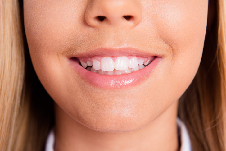 Почему детям вредно сосать палец и грызть карандаши: отвечает стоматолог