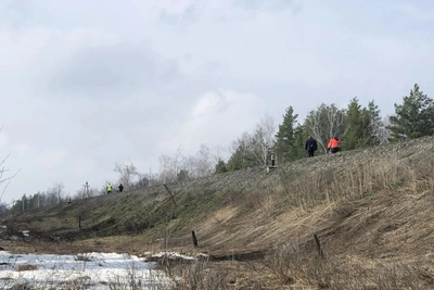 На месте крушения поезда под Ульяновском работают военные