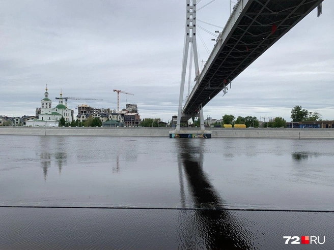 Под мостом Влюбленных давно не было столько воды | Источник: Никита Кифорук / 72.RU