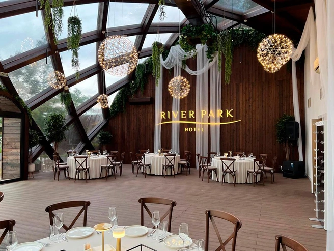Банкетный холл при отеле River Park | Источник: River Park