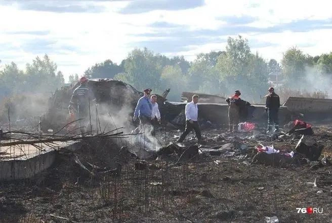 Одна из частей самолета горела на суше | Источник: архив УМВД России по Ярославской области