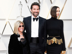 На «Оскаре-2019» Брэдли Купера поддержали его мама Глория Кампано и возлюбленная Ирина Шейк