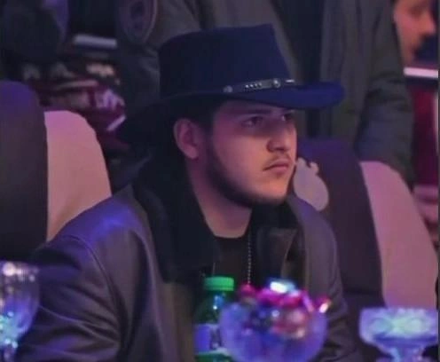 «Я давно научился умирать». Адам Кадыров опубликовал видео в шляпе с цитатой из «Игры престолов»