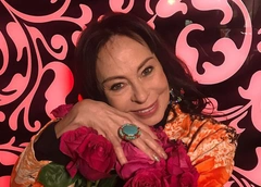 Марина Хлебникова поставит памятник мужу-самоубийце