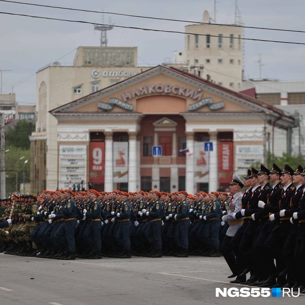 Парад на Соборной площади начался в 10:00. К празднику готовились основательно | Источник: Евгений Софийчук / NGS55.RU
