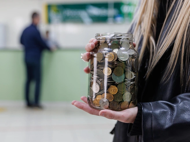 В 2026 году МРОТ увеличится примерно на 5 тысяч рублей. | Источник: Алексей Волхонский / V1.RU