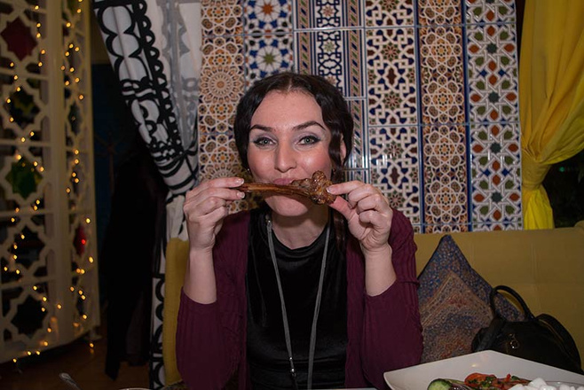 Блондинка, брюнетка и шатенка за рулем Volkswagen Tiguan