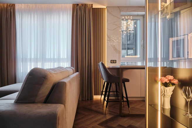 Кварцевый ламинат&nbsp;— инновационное покрытие повышенной твердости для пола и стен. Прочное как скала, оно выглядит точно как природные материалы: дерево, бетон, натуральный камень | Источник: Fargo&nbsp;