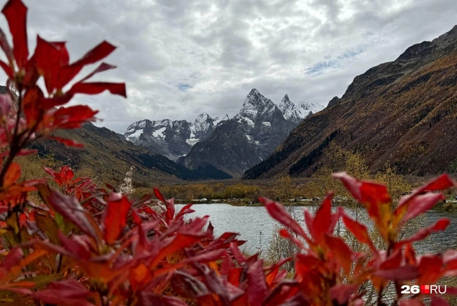 К водопаду Алибек в Домбае теперь можно пройти без пропуска | Источник: Лидия Долгалёва
