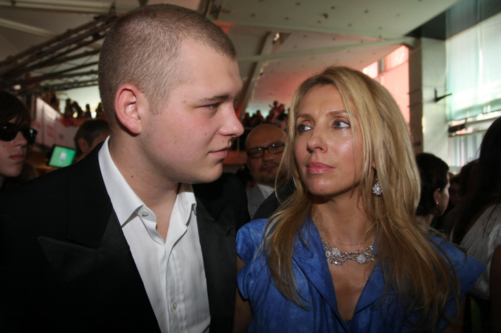 «Он это сложно принял»: Светлана Бондарчук опасалась за сына во время своего развода