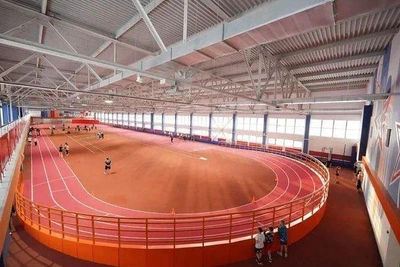 В Кемерове открыли легкоатлетический манеж за 800 млн рублей