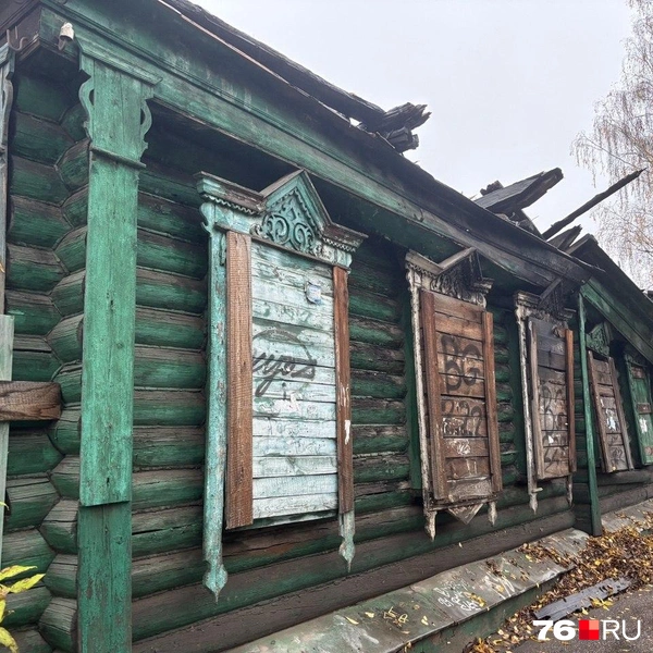 На доме сохранились наличники | Источник: читательница 76.RU