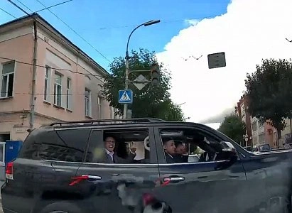 В Рязани водителей «сверхнаглого» свадебного кортежа привлекли к ответственности | ya62.ru