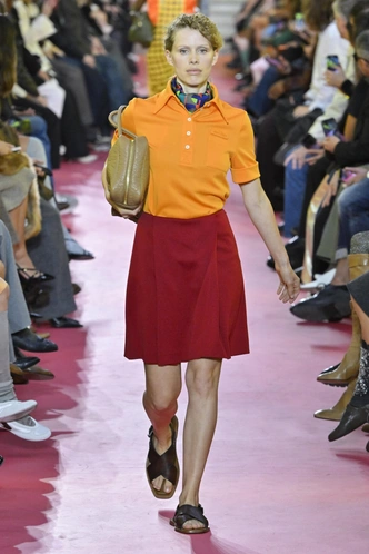 Оранжевый + бордо и еще четыре неочевидные цветовые пары, которые будут в тренде в 2026 году Оранжевый + бордо и еще четыре неочевидные цветовые пары, которые будут в тренде в 2026 году