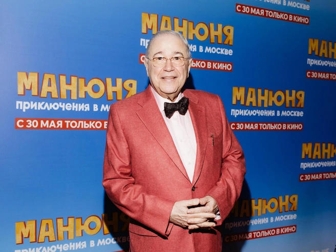 Юморист стал активно вести соцсети, принимать участие в фотосессиях и поменял стиль одежды | Источник: Андрей Калмыков / Woman.ru