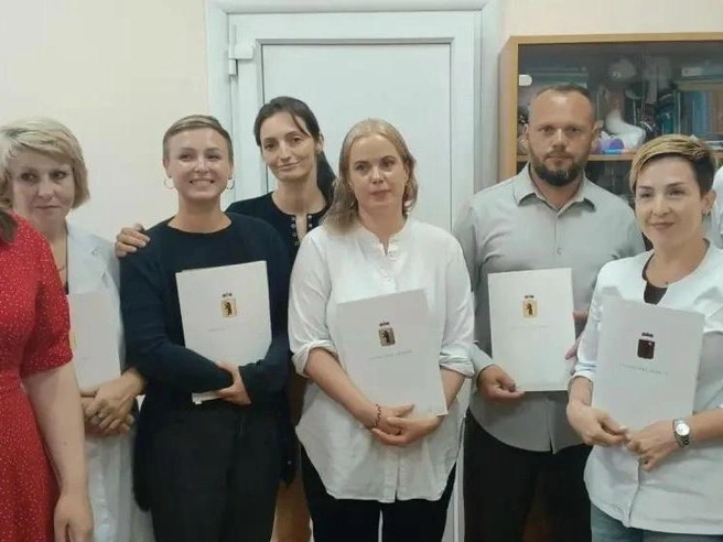 В первый рабочий день Александр Пресняков вручил Благодарственные письма от губернатора сотрудникам Отделения амбулаторной судебно-психиатрической экспертизы | Источник: Ярославская областная психиатрическая больница / vk.com