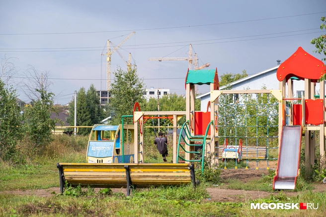 В сквере много места для прогулок и неплохой городок | Источник: Даниил Пономаренко / MGORSK.RU