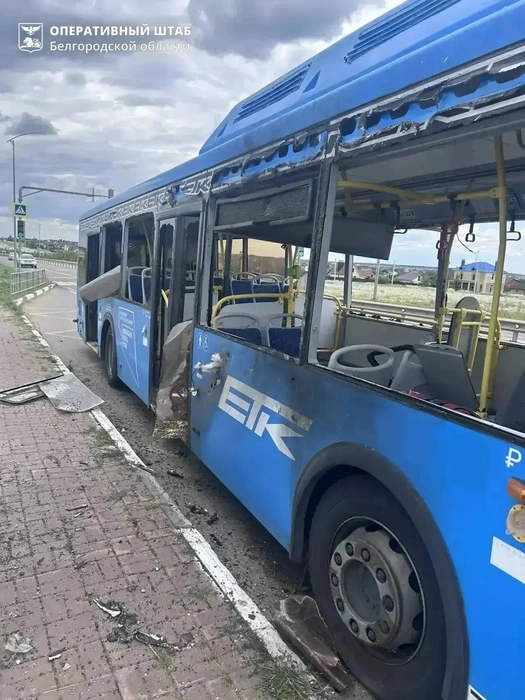 Всё, что осталось от пассажирского автобуса после атаки беспилотника | Источник: Оперштаб Белгородской области / max.ru