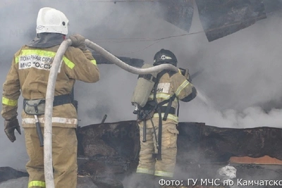 В пригороде Петропавловска горел деревянный гараж