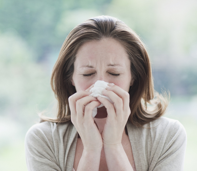 Список, который в пандемию всегда под рукой: как распознать симптомы COVID-19 и обычной простуды